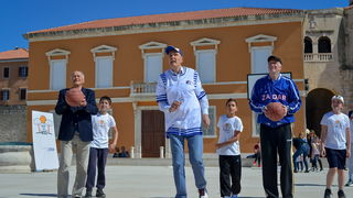 Basket na Forumu: Košarkaške legende protiv mlađih uzrasta KK Zadar Basket na Forumu: Košarkaške legende protiv mlađih uzrasta KK Zadar