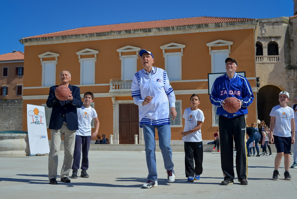 Basket na Forumu: Košarkaške legende protiv mlađih uzrasta KK Zadar Basket na Forumu: Košarkaške legende protiv mlađih uzrasta KK Zadar