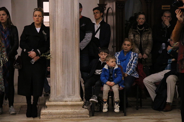 Cvjetnica 20. ožujka 2016: Nakon blagoslova maslinovih grančica, nadbisku Želimir Puljić predvodio je procesiju do katedrale sv. Stošije gdje je služio misno slavlje na kojem se pjevala Muka našeg Gospodina Cvjetnica 20. ožujka 2016: Nakon blagoslova maslinovih grančica, nadbisku Želimir Puljić predvodio je procesiju do katedrale sv. Stošije gdje je služio misno slavlje na kojem se pjevala Muka našeg Gospodina