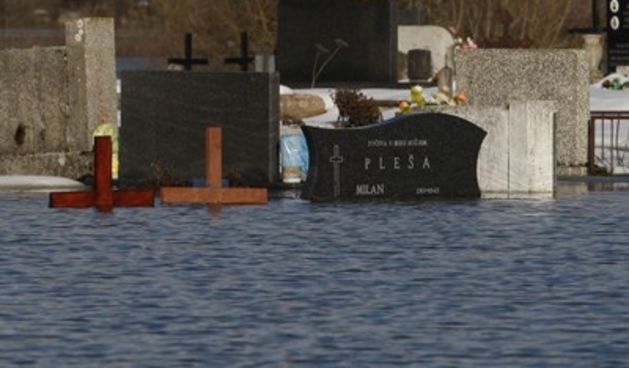 Ličko mjesto Gornji Kosinj zajedno sa svojom okolicom potpuno je okruženo vodom (Foto: Jure Mišković/CROPIX)