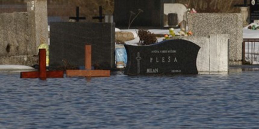 Ličko mjesto Gornji Kosinj zajedno sa svojom okolicom potpuno je okruženo vodom (Foto: Jure Mišković/CROPIX)