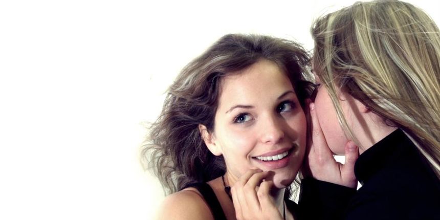 Laganje, ogovaranje, trač, žene, prijateljice Laganje, ogovaranje, trač, žene, prijateljice