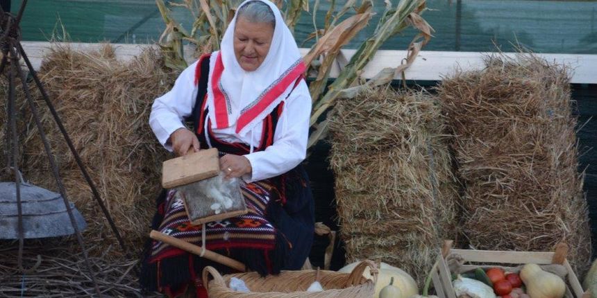Folklor, ravni kotari, običaji, tradicija Folklor, ravni kotari, običaji, tradicija