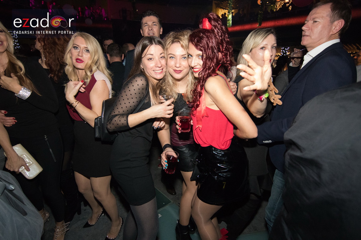 Ludnica u Saturnusu: Najbolji doček u svemiru i šire Ludnica u Saturnusu: Najbolji doček u svemiru i šire