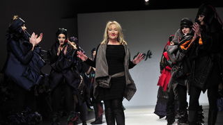 Zagreb, 241111.
Dreft Fashion Week revije pocele su u Hypo centru i prvi dan su svoje modele prezentirali: The Rodnik band, Petra i Maja Spoljar, Mara MiloglavMoretic, Aba Tomicic, Irina Balen Garland, Karim Bonet, Milena Rogulj.
Na slici: Milena Rogulj. Zagreb, 241111.
Dreft Fashion Week revije pocele su u Hypo centru i prvi dan su svoje modele prezentirali: The Rodnik band, Petra i Maja Spoljar, Mara MiloglavMoretic, Aba Tomicic, Irina Balen Garland, Karim Bonet, Milena Rogulj.
Na slici: Milena Rogulj.