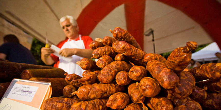“Kupujmo hrvatsko” i “Vrijedne ruke” (foto:Saša Čuka) “Kupujmo hrvatsko” i “Vrijedne ruke” (foto:Saša Čuka)