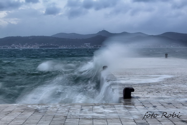 Igra valova na zadarskoj rivi 7. studenog 2014.  Foto: Roberto Lerga