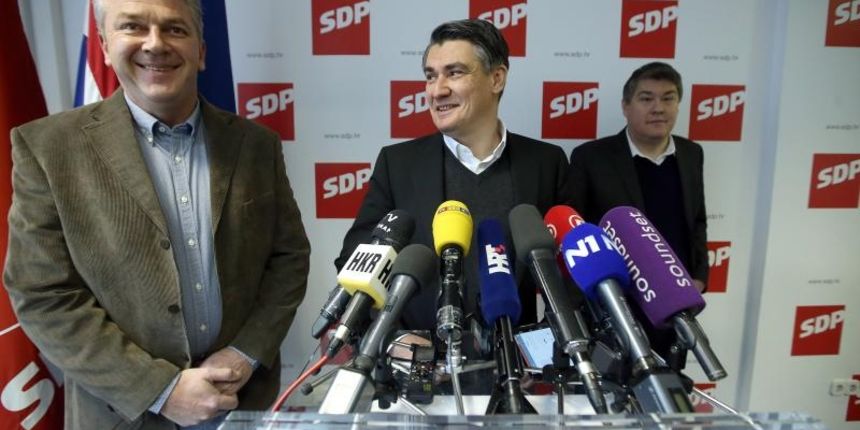 Zagreb – U sjedistu SDP-a bivsi premijer Zoran Milanovic i bivsi ministar unutarnjih poslova Ranko Ostojic, te bivsi ministar financija Boris Lalovac odrzali su konferenciju za medije povodom niza afera u koje je umijesan ministar branitelja Mijo Crnoja. Zagreb – U sjedistu SDP-a bivsi premijer Zoran Milanovic i bivsi ministar unutarnjih poslova Ranko Ostojic, te bivsi ministar financija Boris Lalovac odrzali su konferenciju za medije povodom niza afera u koje je umijesan ministar branitelja Mijo Crnoja.