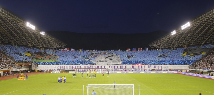 Split, 300910.
Stadion Poljud.
Nogometna utakmica drugog kola Europske lige,
Hajduk – Anderlecht.
Na slici: navijaci, Torcidina koreografija.
Foto: Duje Klaric / CROPIX Split, 300910.
Stadion Poljud.
Nogometna utakmica drugog kola Europske lige,
Hajduk – Anderlecht.
Na slici: navijaci, Torcidina koreografija.
Foto: Duje Klaric / CROPIX