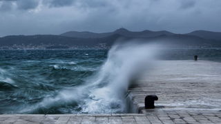 Igra valova na zadarskoj rivi 7. studenog 2014.  Foto: Roberto Lerga