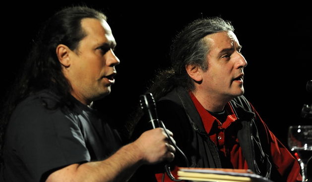 Zadar, 170410. U sklopu projekta ‘Artikultura’ u kinu Pobjeda Predrag Lucic i Boris Dezulovic predstavili su Zadranima svoju kabaretsko-satiricno poetsku izvedbu. Foto: Andrija Lucic / CROPIX