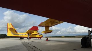 Posade dvaju Canadiara vratili se s uspješne misije u sjevernoj Italiji Posade dvaju Canadiara vratili se s uspješne misije u sjevernoj Italiji