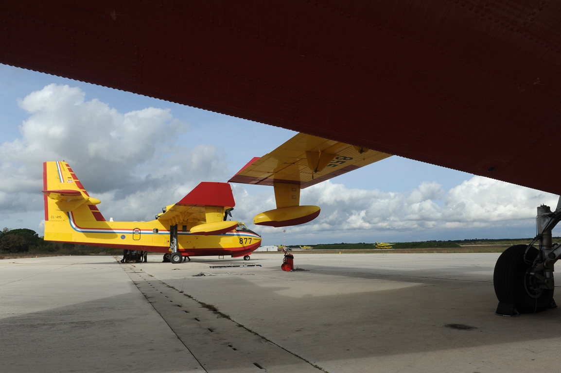 Posade dvaju Canadiara vratili se s uspješne misije u sjevernoj Italiji Posade dvaju Canadiara vratili se s uspješne misije u sjevernoj Italiji
