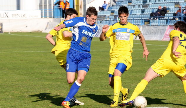 Zadar, 100312.Nogometni stadion Stanovi u Zadru. 21 kolo HNL-a,.Utakmica NK Zadar – NK Inter.Na fotografiji: igrac Zadra Anton Vasilj.Foto: Andrija Lucic / Cropix
