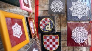 Paške čipkarice na djelu u izradi paške čipke, Foto: Luka Stanzl/PIXSELL