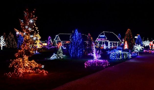 24.12.2014., Cazma, Grabovnica – Obitelj Salaj svoje imanje ukrasila je s milijun i petsto tisuca lampica povodom Bozicnih i Noogodisnjih blagdana. Bozicnu pricu svake godine posjecuju mnogobrojni turisti. Photo: Marko Prpic/PIXSELL