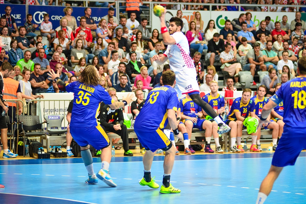 U doista sjajnoj atmosferi koju je stvorilo oko 5000 navijača iz cijele Hrvatske, naši su rukometni reprezentativci remizirali sa Švedskom i to s rezultatom 25-25. Bila je to ‘kaubojima’ pretposljednja pripremna utakmica uoči Olimpijskih igara