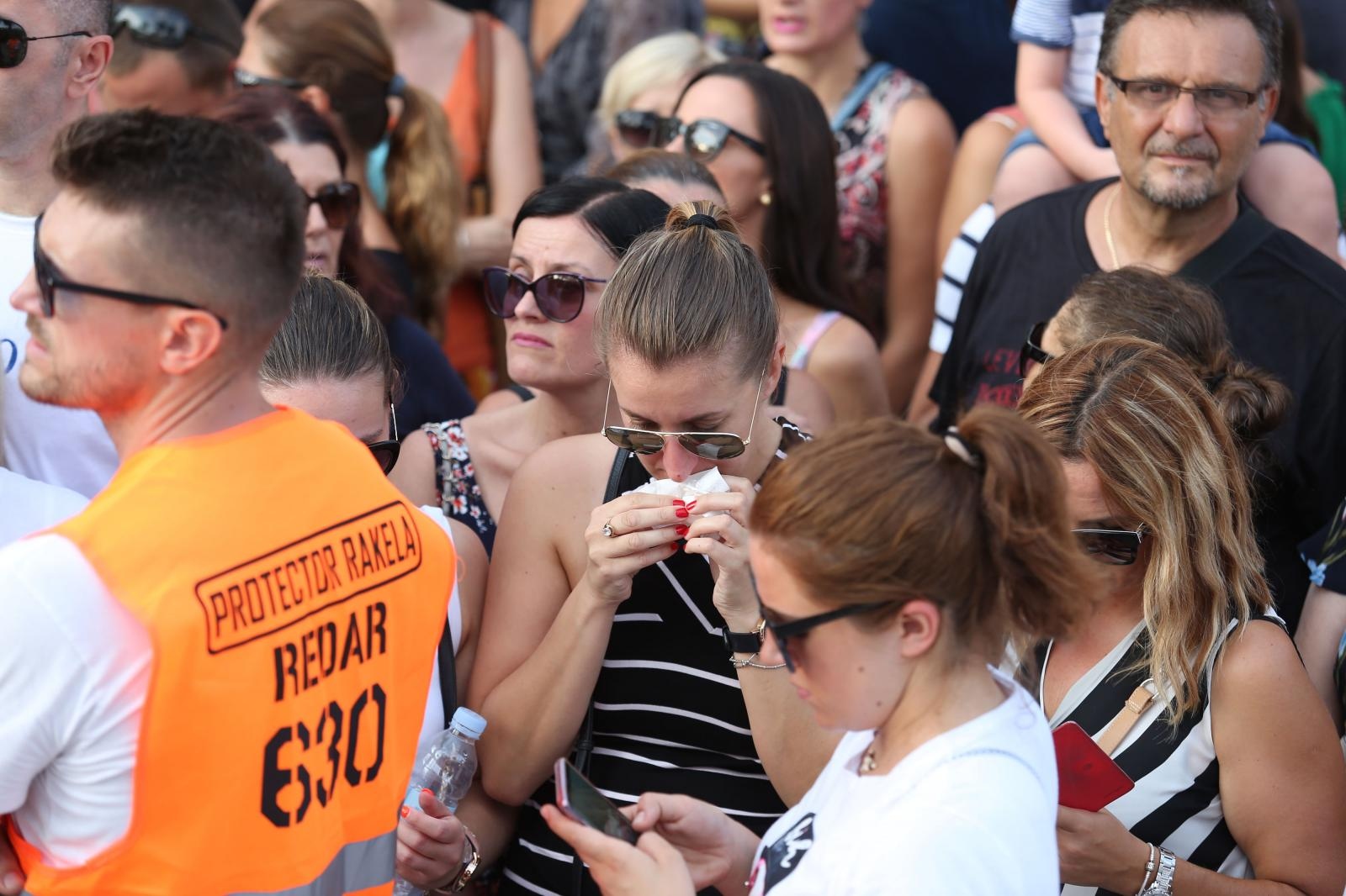 Split dostojanstveno na posljednju plovidbu ispratio legendu Olivera Dragojevića