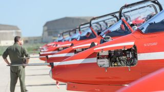 Akrobatska grupa Red Arrows u posjetu Krilima Oluje u Zemuniku