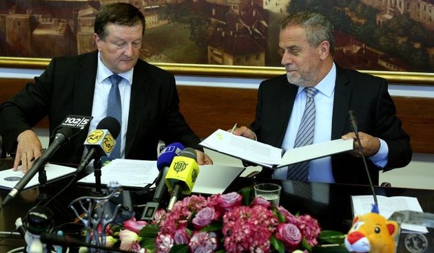 U Gradskoj upravi potpisan sporazum izmedju Grada Zagreba i Sveucilista u Zagrebu. Potpisnici su u ime Sveucilista rektor Damir Boras a u ime grada Zagreba, gradonacelnik Milan Bandic