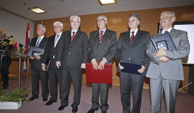 Zagreb, 131012.Nacionalna sveucilisna biblioteka.Hrvatske bratske zajednice.Predsjednik Republike Ivo Josipovic nazocio je zavrsnoj svecanosti 10. izlozbe inovacija “ARCA 2012” i tom prigodom se obratio nazocnima i podjelio odlikovanja.Na fotografiji: