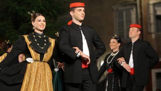 18.07.2013., Zadar – Na Poljani Sime Budinica odrzan je koncert plesnog ansambla Lado gdje su gradjani, ali i mnogobrojni turisti, uzivali gledajuci ples u narodnim nosnjama. Photo: Filip Brala/PIXSELL Autor  Filip Brala/PIXSELL KLJUČNE RIJEČI  narodne