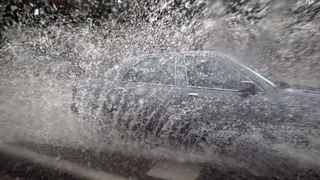 Zadar, 121012. 
Jaka kisa koja od sinoc pada na zadarskom podrucju stvorila je velike probleme u prometu. Najvise problema bilo je kod vec poznatih kriticnih mjesta u gradu: na Relji,kod Veslackog,na Branimiru.
Na fotografiji: detalj sa Poluotoka.
Foto: J