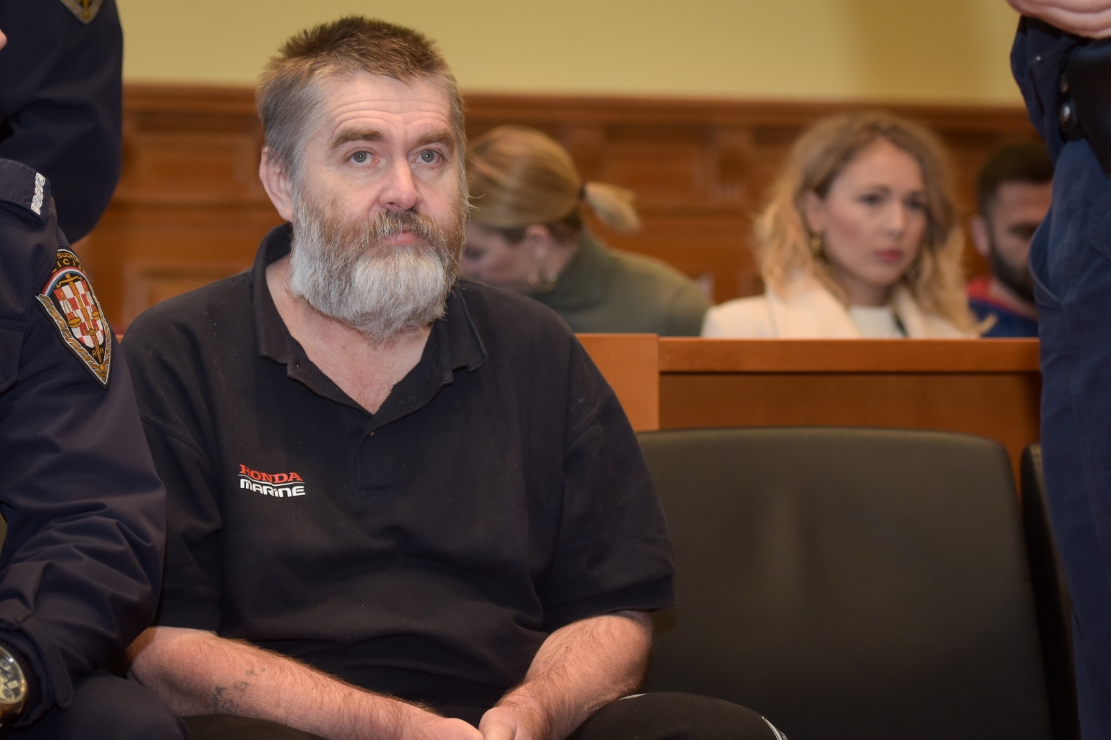 Počelo suđenje Josipu Rođaku koji je bacio četvero djece s balkona Počelo suđenje Josipu Rođaku koji je bacio četvero djece s balkona