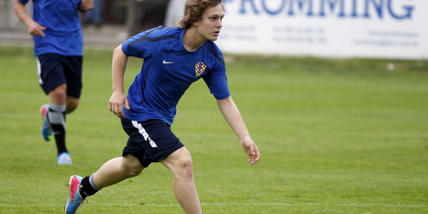 Sveti Martin na Muri, 020513.
Mlada nogometna reprezentacija Hrvatske U17 na pripremama je u Svetom Martinu na Muri pred odlazak na Europsko prvenstvo.
Na fotografiji: Alen Halilovic.
Foto: Zeljko Hajdinjak / Cropix Sveti Martin na Muri, 020513.
Mlada nogometna reprezentacija Hrvatske U17 na pripremama je u Svetom Martinu na Muri pred odlazak na Europsko prvenstvo.
Na fotografiji: Alen Halilovic.
Foto: Zeljko Hajdinjak / Cropix