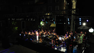 Zadar, 28.06.2013. snimio: Nenad Marčev, 
19. Zadarsko kazališno ljeto 
Zagrebačka filharmonija 
SALSA FILARMÓNICA 
Dirigent: Alan Bjelinski 
Nastupili: Ricardo Luque 
Olvido Ruiz Castellanos (Kuba) 
Poljana Šime Budinića