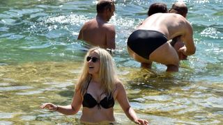 Rješenje za osvježenje: Kupanje u ledenoj rijeci Krki u NP Krka. Photo: Hrvoje Jelavić/PIXSELL