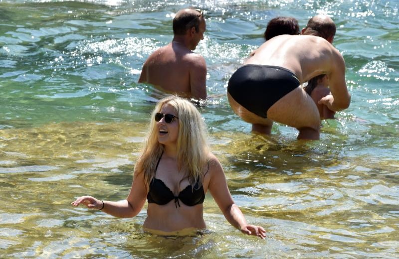 Rješenje za osvježenje: Kupanje u ledenoj rijeci Krki u NP Krka. Photo: Hrvoje Jelavić/PIXSELL