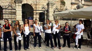 Narodni trg: Predstavljene košarakašice i košarkaši Zadra. foto: Mladen Malik