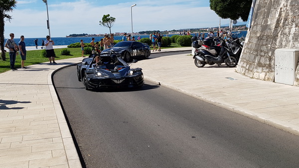 Pink Wing, jedinstvena gastro-turistička karavana luksuznih automobila gostovala je u Zadru na Pozdravu suncu. Foto: Mladen Malik