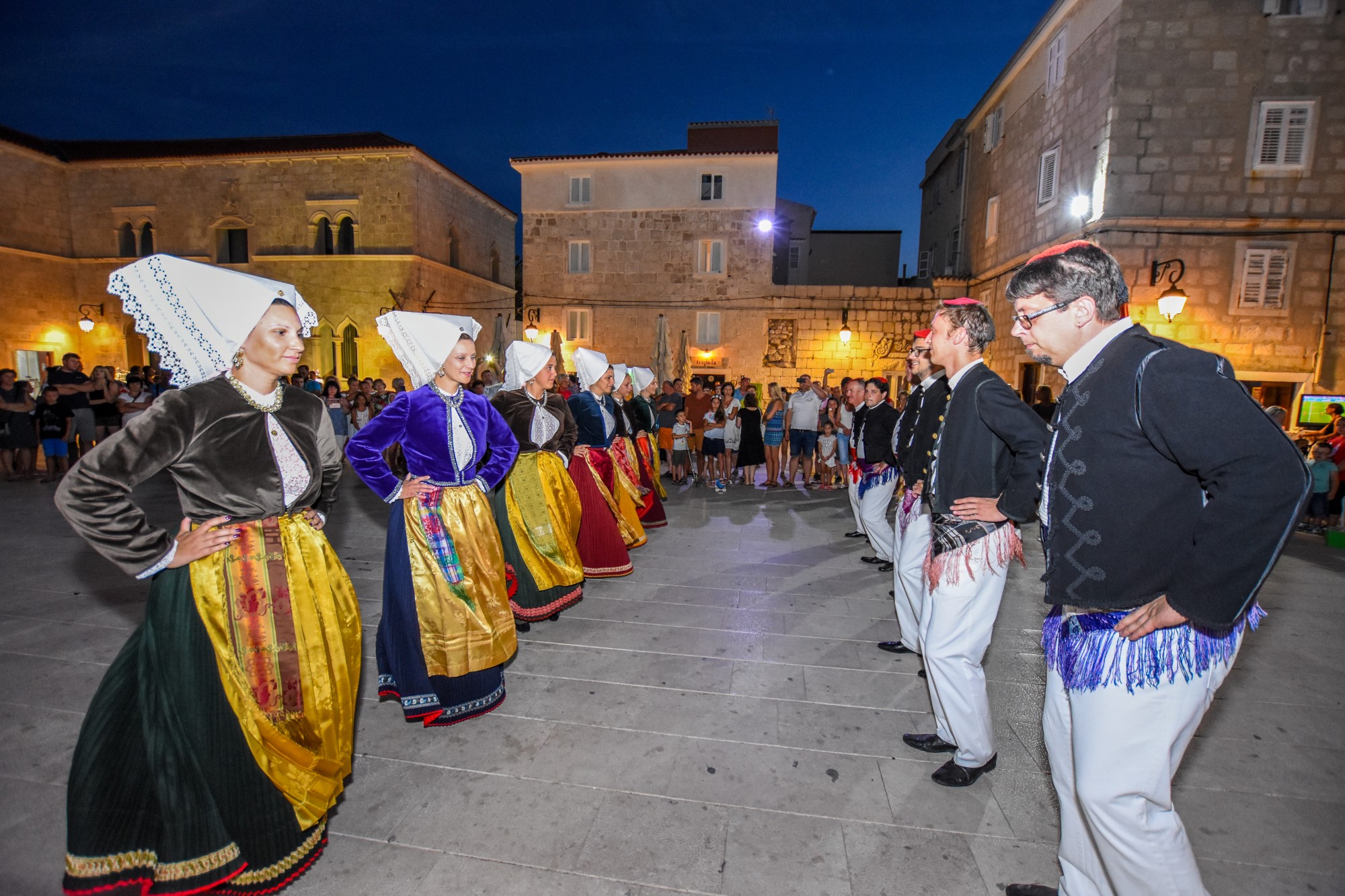 Etno večer s KUD Družina u Pagu Etno večer s KUD Družina u Pagu