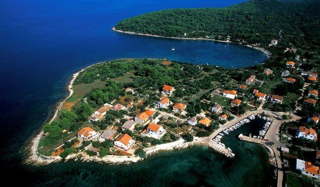 Naselje i uvala Čeprljanda na otoku Ugljanu