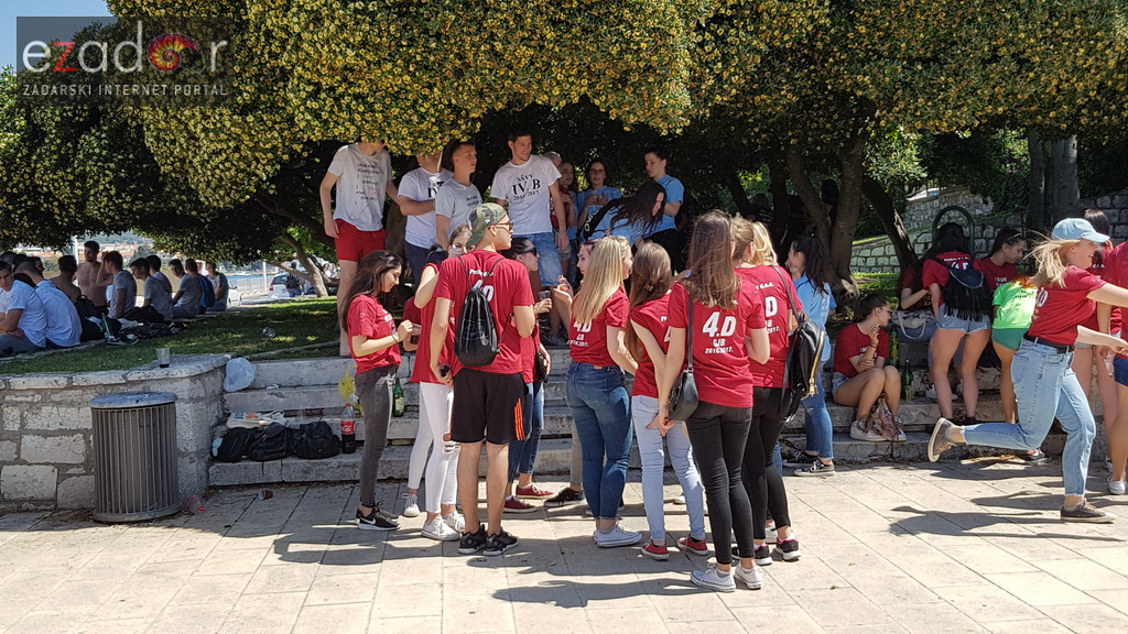 Ludijada maturanata na zadarskoj rivi