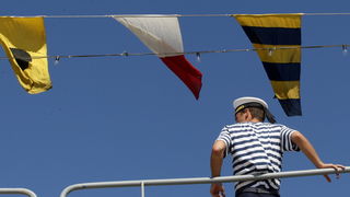 Zadar, 050810.
Brod Hrvatske ratne mornarice Andrija Mohorovcic na vezu u zadarskoj luci otvoren je za gradjane koji ga mogu razgledati, od 8 do 12 sati.
Foto: Jure Miskovic / CROPIX