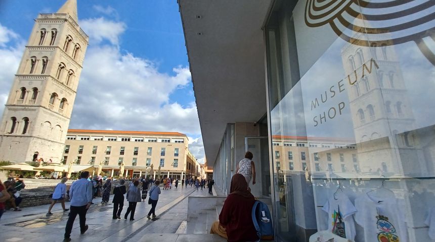 Zadar ilustracija, Forum, Donat, Arheoloski muzej Zadar, suncan dan, djelomice suncano, oblaci, listopad ilustracija Zadar ilustracija, Forum, Donat, Arheoloski muzej Zadar, suncan dan, djelomice suncano, oblaci, listopad ilustracija