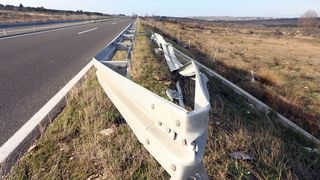 U prometnoj nesreći na Kalmetini cesti vozač probio zaštitnu ogradu