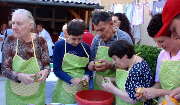 Kulinarsko natjecanje pod nazivom Kuvamo sipu za ekipu u Domu Sv. Frane