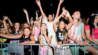 Vir : Colonia rasplesala tisuće posjetitelja na Viru ; foto Iva Perinčić Vir : Colonia rasplesala tisuće posjetitelja na Viru ; foto Iva Perinčić