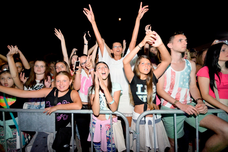 Vir : Colonia rasplesala tisuće posjetitelja na Viru ; foto Iva Perinčić Vir : Colonia rasplesala tisuće posjetitelja na Viru ; foto Iva Perinčić