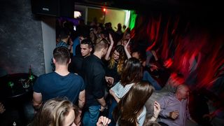 Subotnji party u Svarog baru