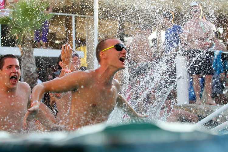 Zrce, 090711.
After Beach Party u Papayi.
Foto: Zvonimir Krstulovic Zrce, 090711.
After Beach Party u Papayi.
Foto: Zvonimir Krstulovic