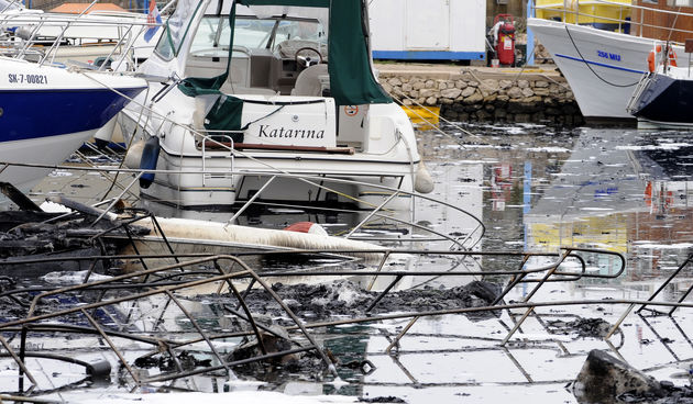 U pozaru na jahtama u marini Solaris pokraj Sibenika izgorilo je za sada jos nepoznat broj brodova. Foto: Niksa Stipanicev / CROPIX