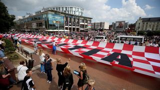 U Fun zoni u Kalinjingradu hrvatski navijači razvili 96-metarsku zastavu