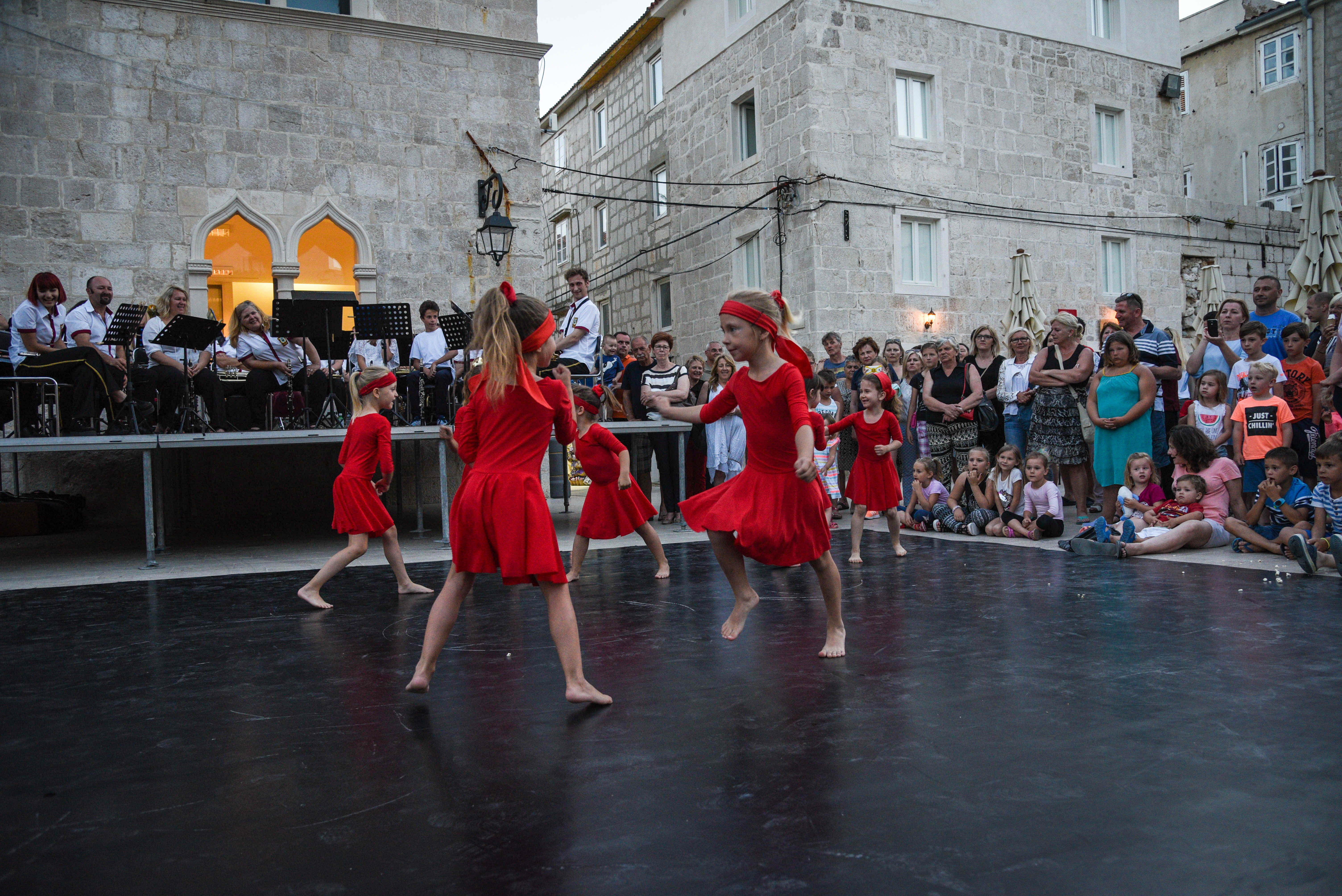 Pag, plesna udruga Kissa