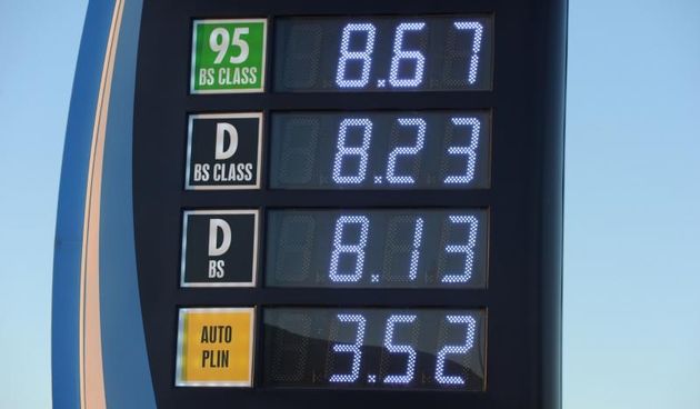 Na benzinskim postajama u Hrvatskoj formirane nove mnogo nize cijene goriva i naftnih derivata. Photo: Hrvoje Jelavic/PIXSELL