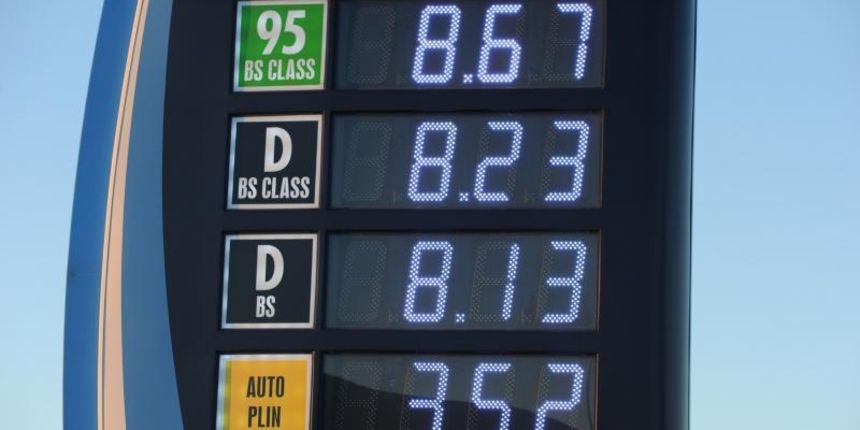 Na benzinskim postajama u Hrvatskoj formirane nove mnogo nize cijene goriva i naftnih derivata. Photo: Hrvoje Jelavic/PIXSELL